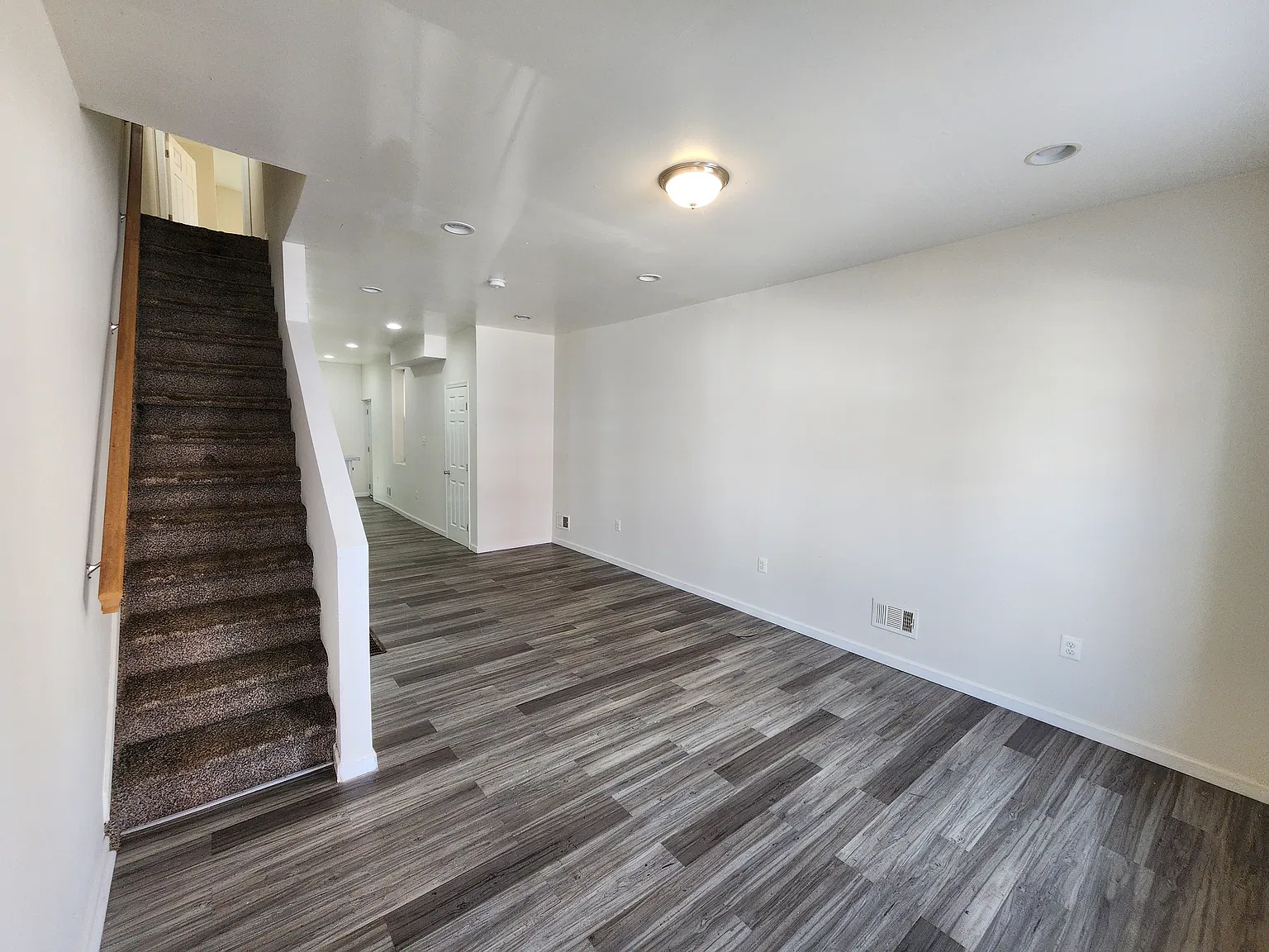 1916 N. Patton St — Photo 3