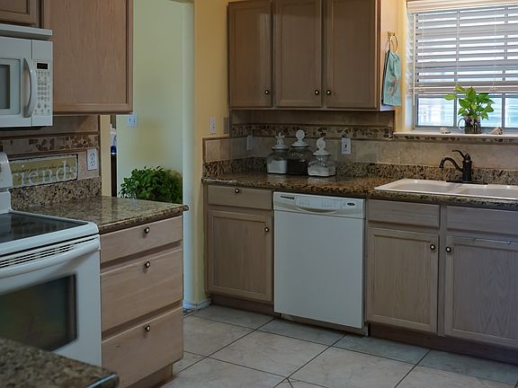 5th image of 301 Glendale St
