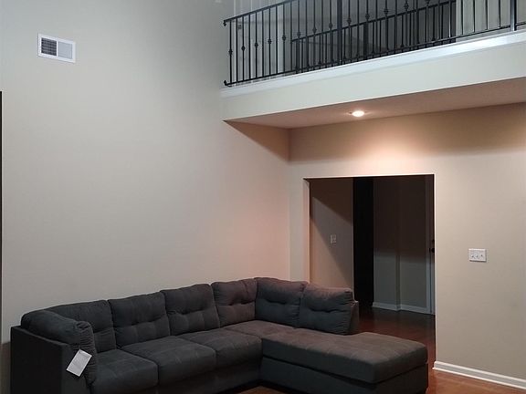 3rd image of 10001 Bloomsbury Ave