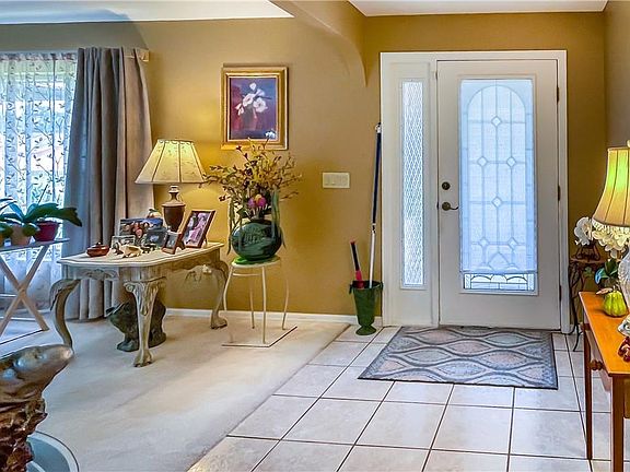 3rd image of 22490 Glen Ave