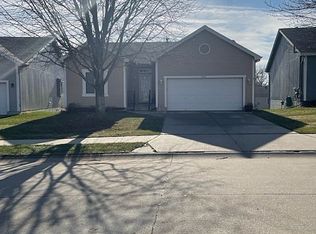 15417 Armstrong St, Omaha, NE 68116