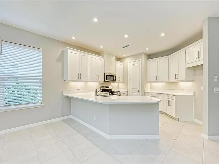 5564 Summit Gln — Photo 5