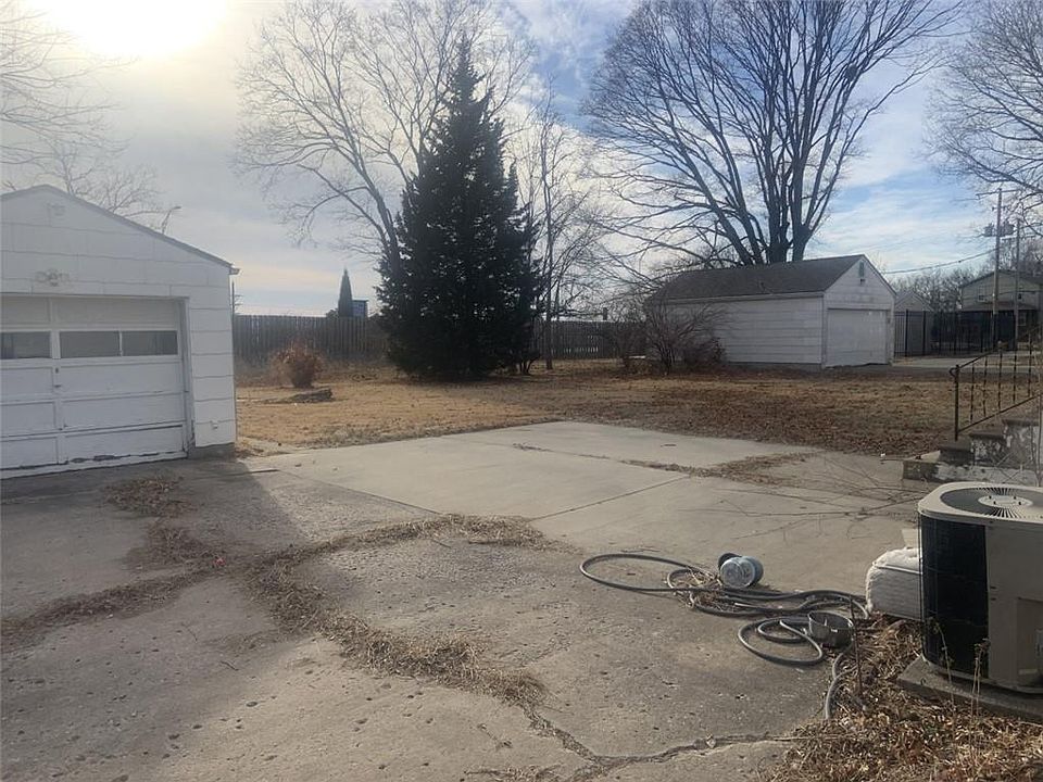 2113 E 26th Ave, North Kansas City, MO 64116 | Zillow