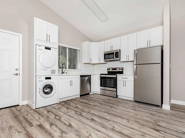 4401 Central Ave — Photo 46