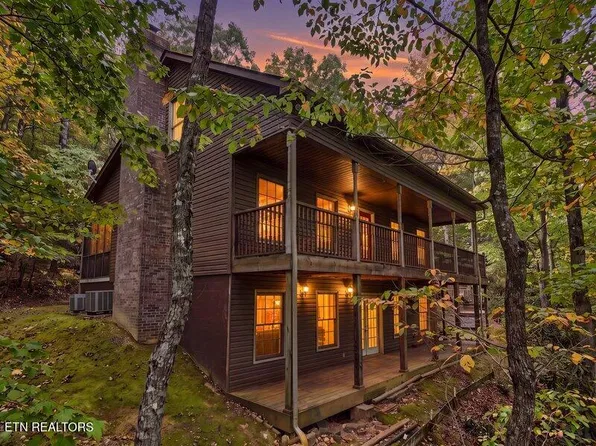 521 Jefferson Rd, Gatlinburg, TN 37738