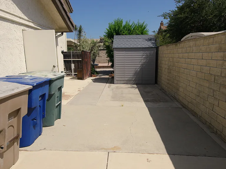 2431 Deerfield Ct — Photo 32
