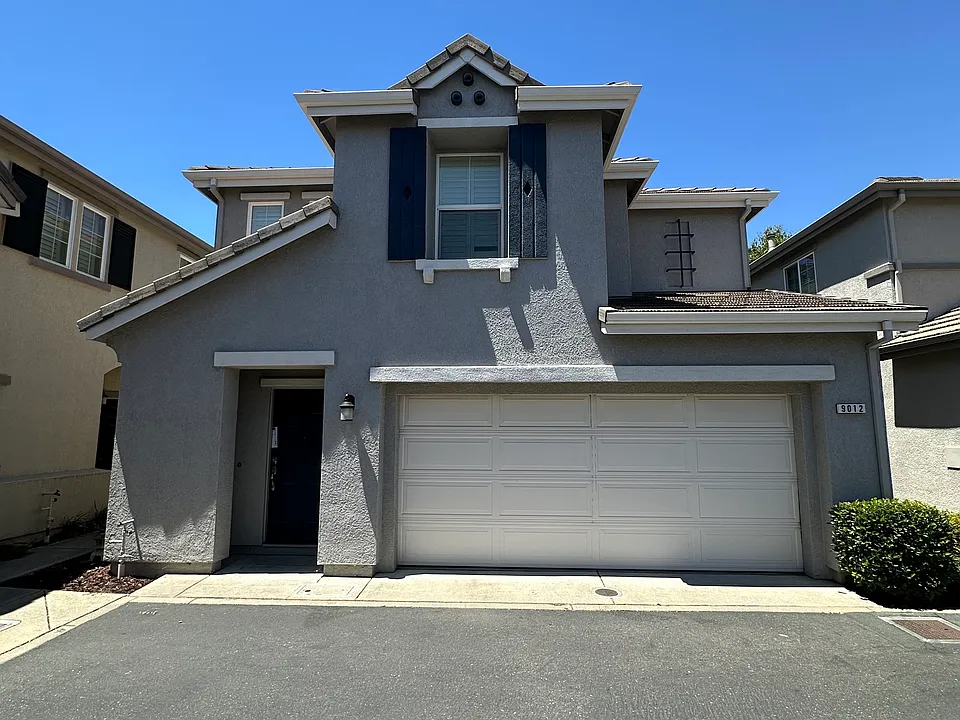 9012 Cortina Cir