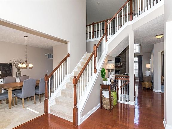 3rd image of 1102 Somerville Dr