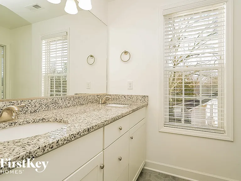 1816 Yarbrough Dr — Photo 13