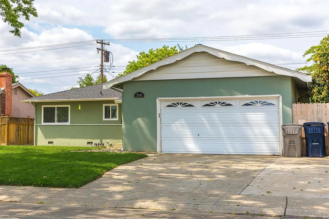 2141 65th Ave photo 1