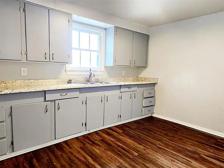136 W Marion St — Photo 4