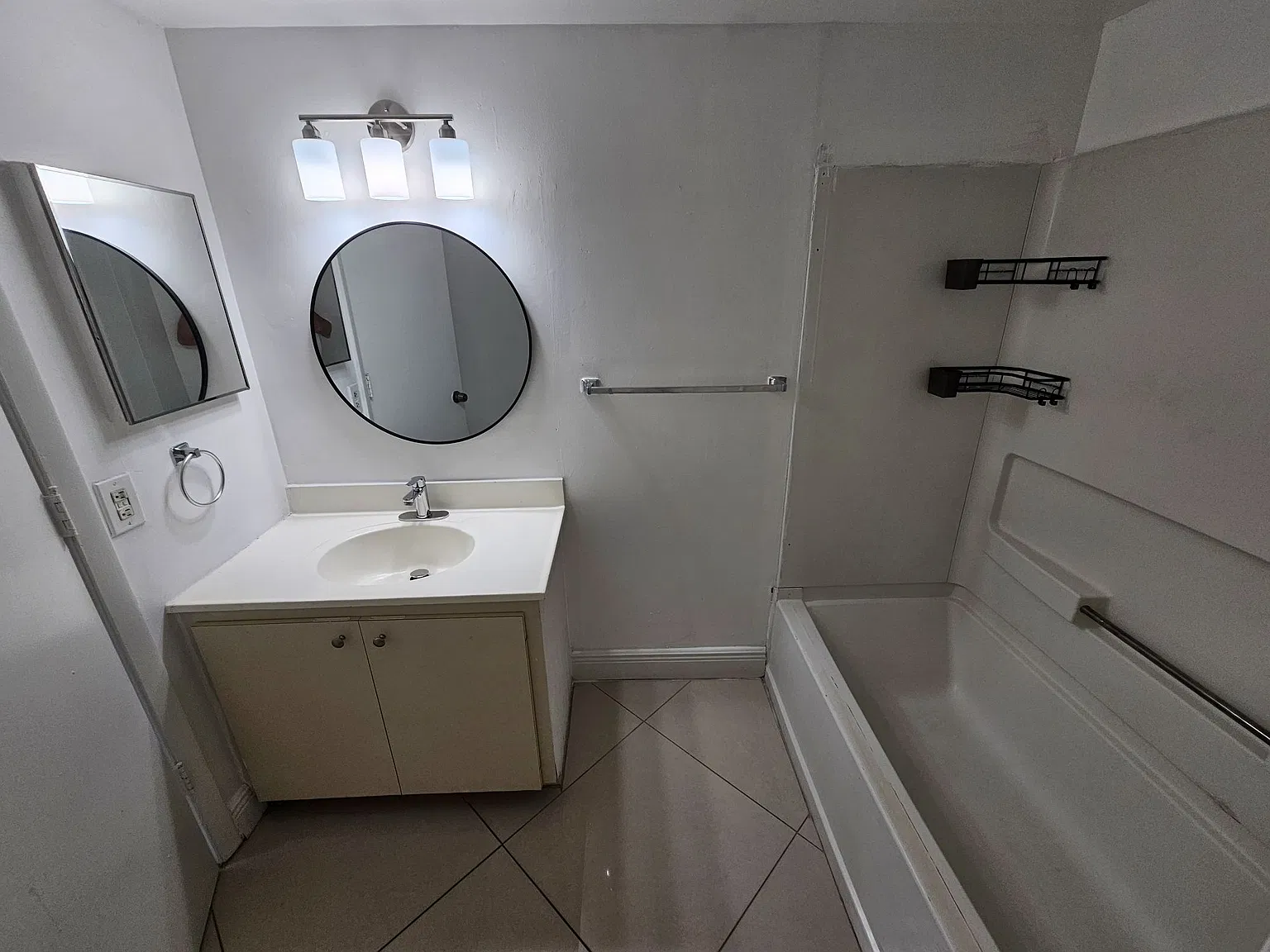 2 bed, 1000 sqft, $2,300 — Photo 2