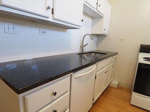 5th image of 1612 W Berteau Ave #2W