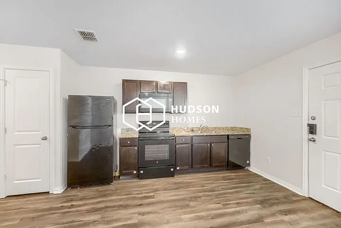 820 Hubert St #A — Photo 5