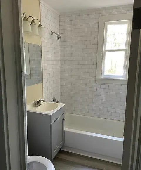 2341 Kent Ave — Photo 4