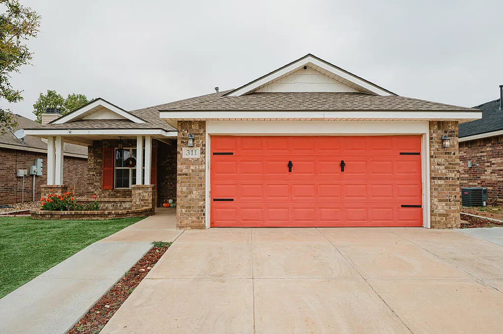 3 bed, 2.0 bath, 1583 sqft, $2,400 — Photo 2