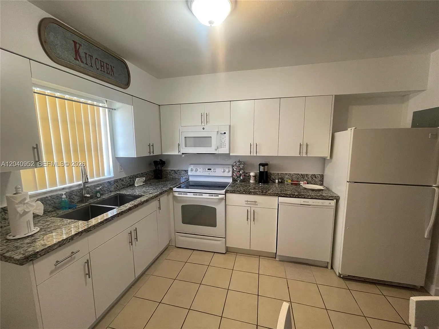 2 bed, 1.0 bath, 1100 sqft, $2,300 — Photo 3