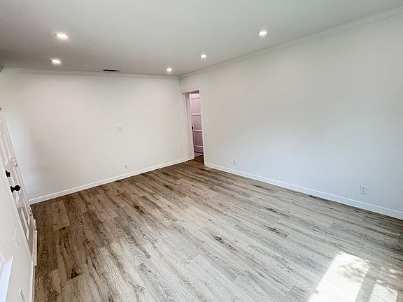 5th image of 122 Lukens Pl #122