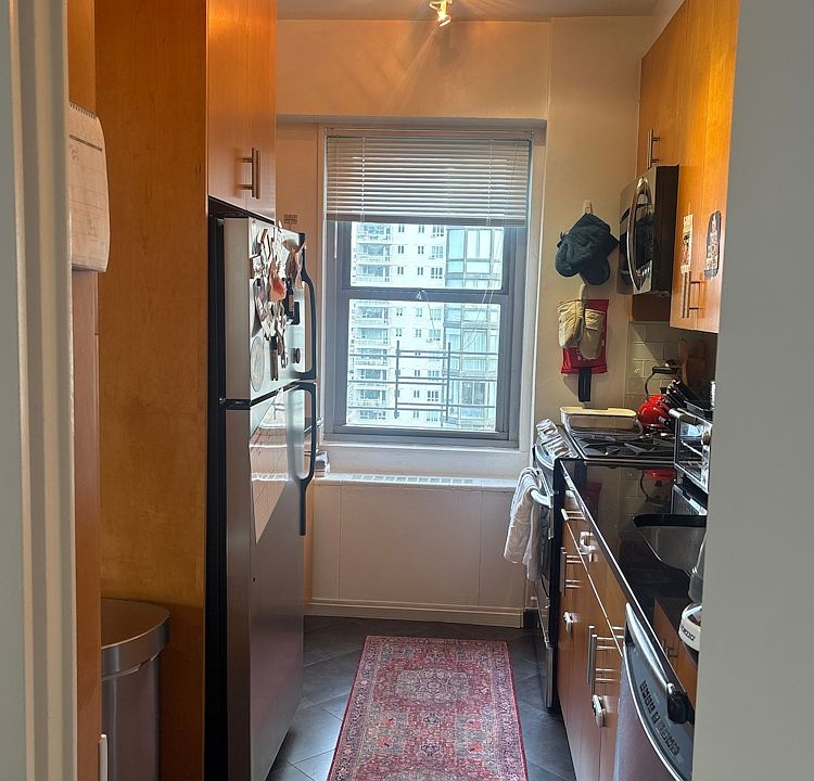 1st image of 200 E 64th St APT 11B