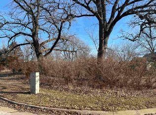 601 Royal Oaks Ln, Fairfield, IA 52556