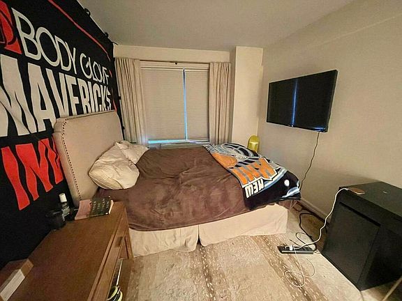 5th image of 279 E 44th St APT 2M