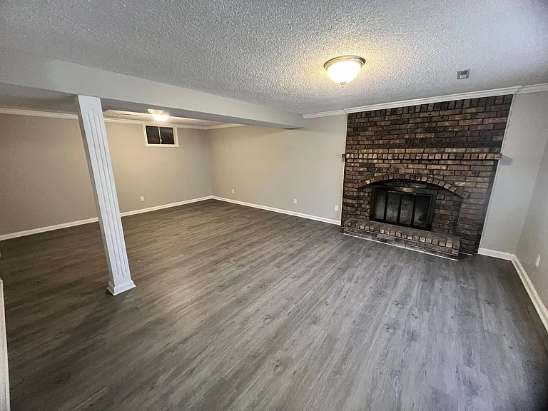 843 W Kansas St — Photo 3
