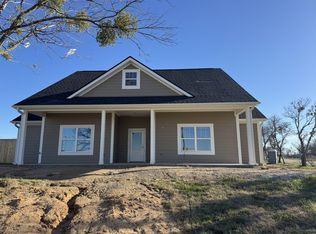 401 8th St, Hico, TX 76457