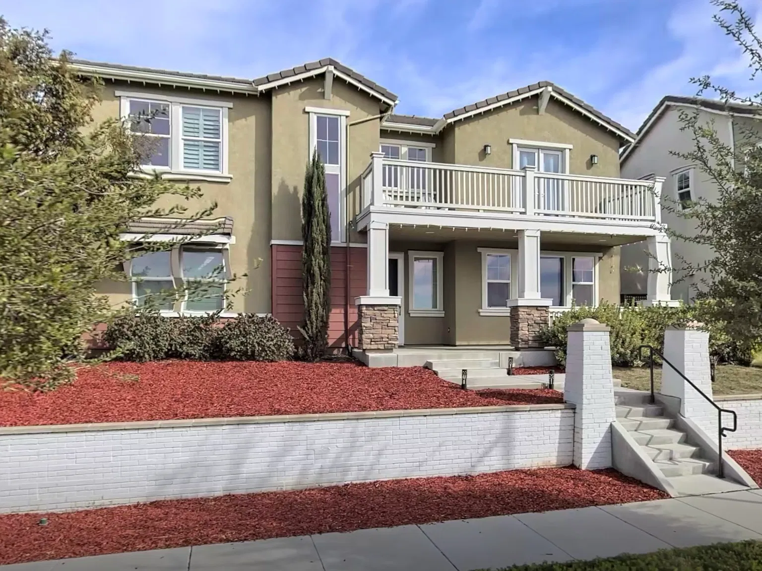 4 bed, 2.5 bath, 2351 sqft, $3,800 — Photo 2