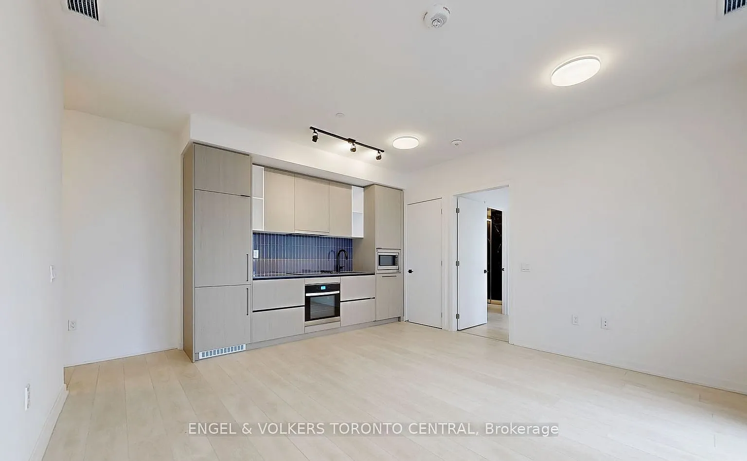 3 bed, $3,000 — Photo 1
