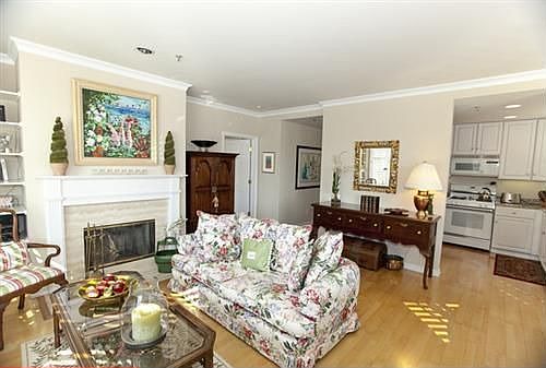 3rd image of 3701 Divisadero St APT 202