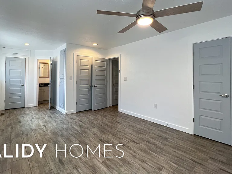 702 Amity Ln — Photo 18