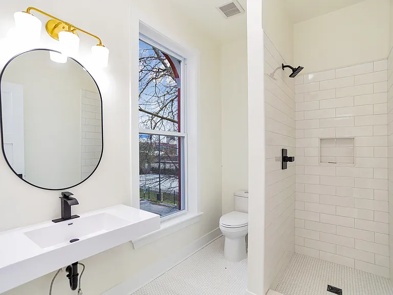 416 N Troy St #1 — Photo 14
