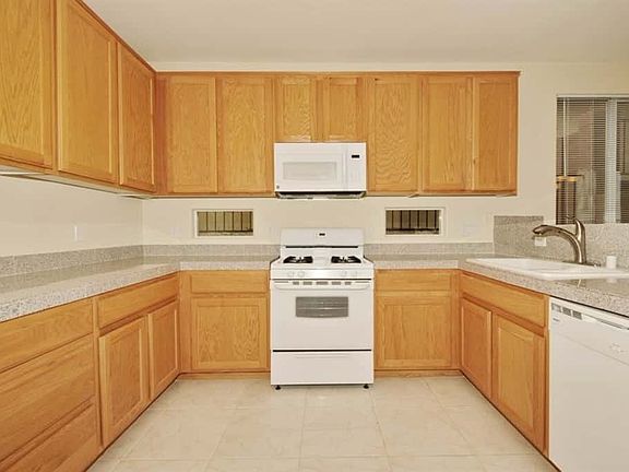 5th image of 5078 Quiet Falls Ct