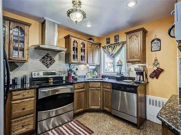 5th image of 115 King Ct