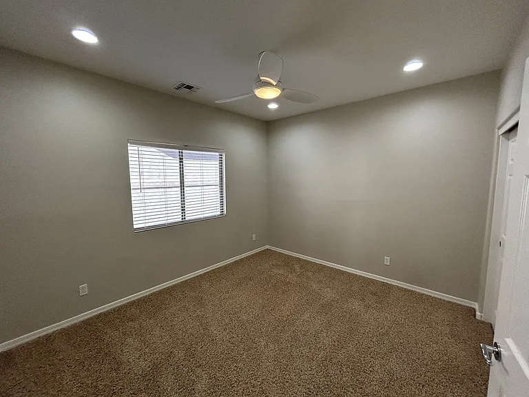 5411 W Rowel Rd — Photo 23