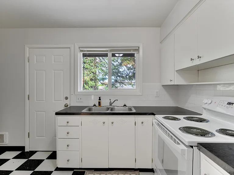 821 N Stafford St — Photo 8