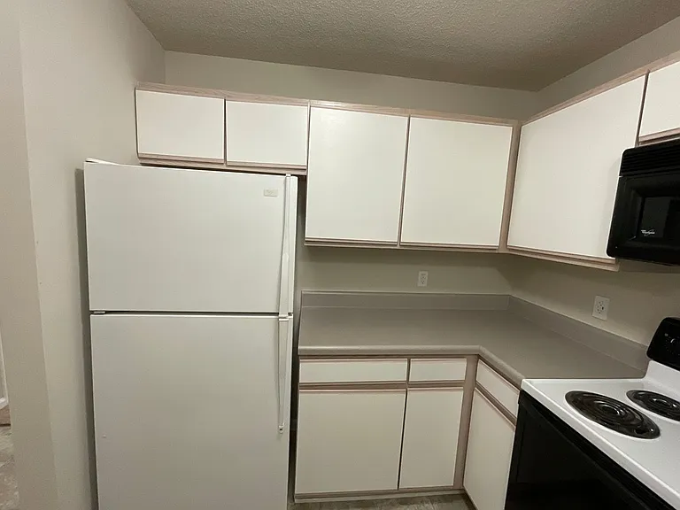 Meridian Park Apartments — Photo 23