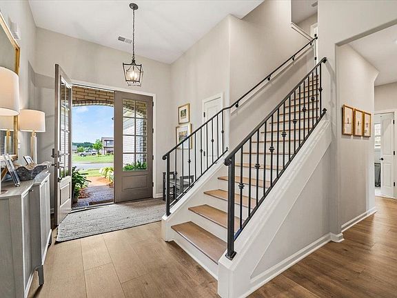 5th image of 215 Laurel Wood Ln