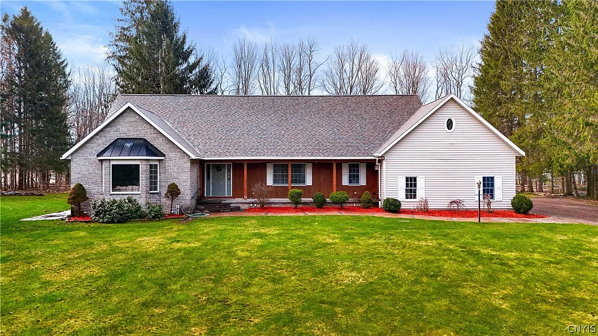 6092 Hawkins Corners Rd photo 1