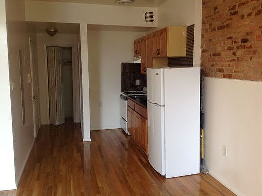 2nd image of 380 Quincy St