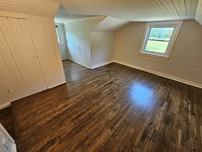 School House Ln — Photo 32