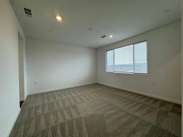 997 W Pioneer Dr — Photo 24