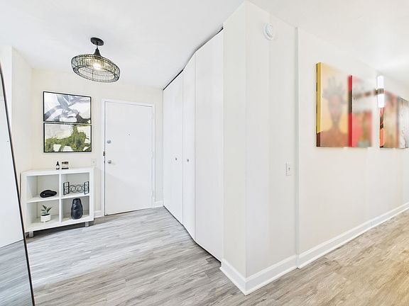 4th image of 4800 S Lake Park Ave #909A