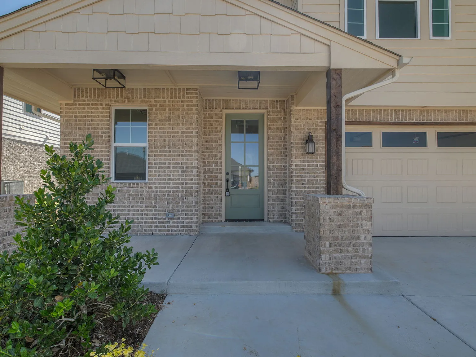 4 bed, 3.5 bath, 2287 sqft, $3,050 — Photo 3