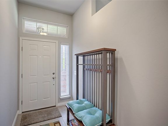 2nd image of 1010 Eaglerock Ln