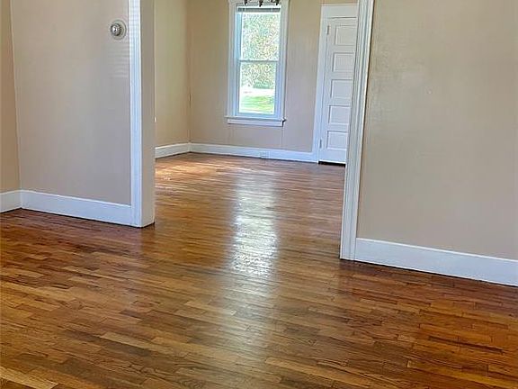 3rd image of 22 Newton Ave
