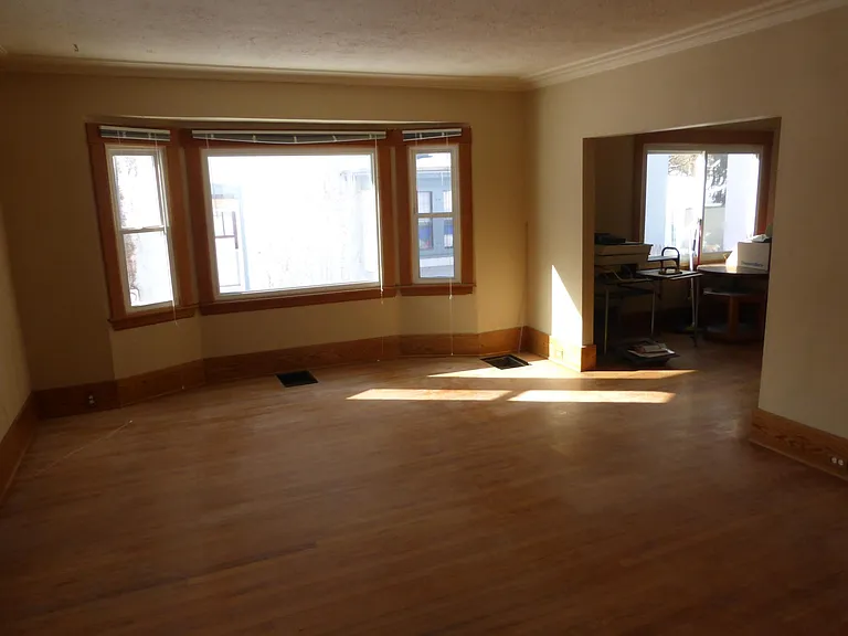 1011 Worden St SE — Photo 3