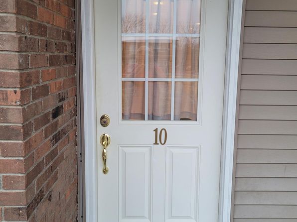 10 Rolling Pines Dr #10