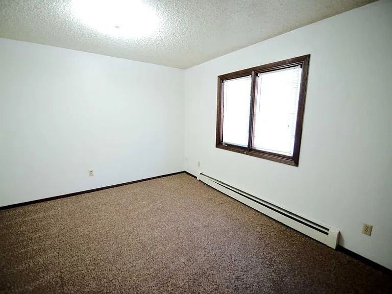 8540 Golden St — Photo 4