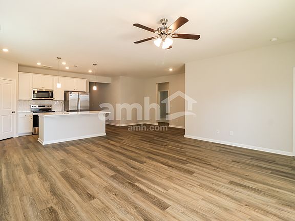 5th image of 202 Green Meadow Dr